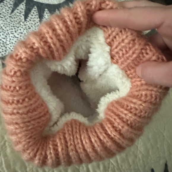 Burton Women’s Pretty Pink Winter Beanie - Picture 4 of 4